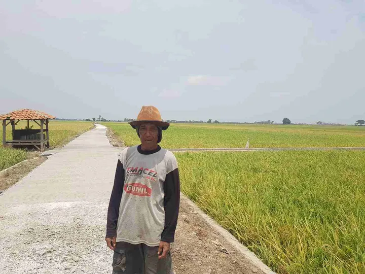 Warga Desa Pegagan Kecamatan Losarang Apresiasi Pembangunan JUT oleh Kuwu Sofyan